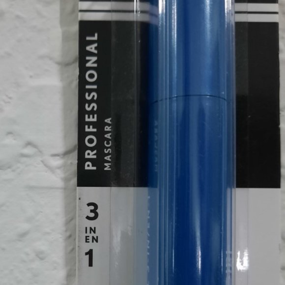 🟢 $ 5.00 COVERGIRL PROFESSIONAL MASCARA  VERY BLACK  # 200 - Picture 4 of 5